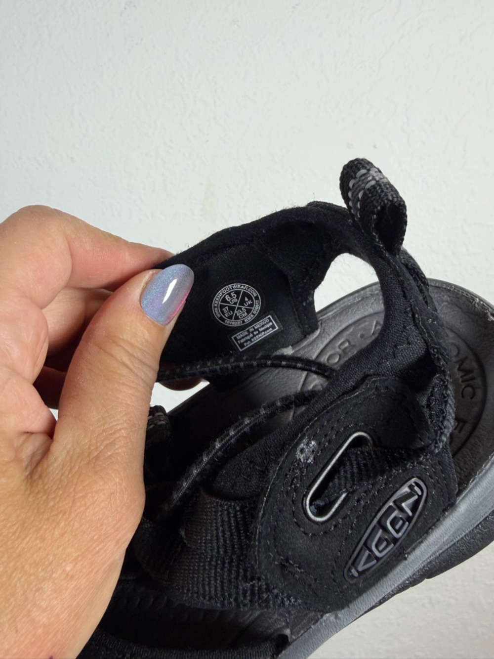 KEEN Black Strappy Outdoor Sandal, Size 6.5 - Picture 5 of 6